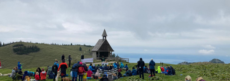 Blick auf den Chiemsee beim Jugendberggottesdienst 2022