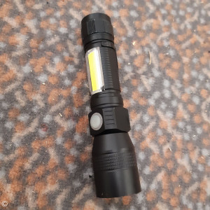 Schwarze Taschenlampe